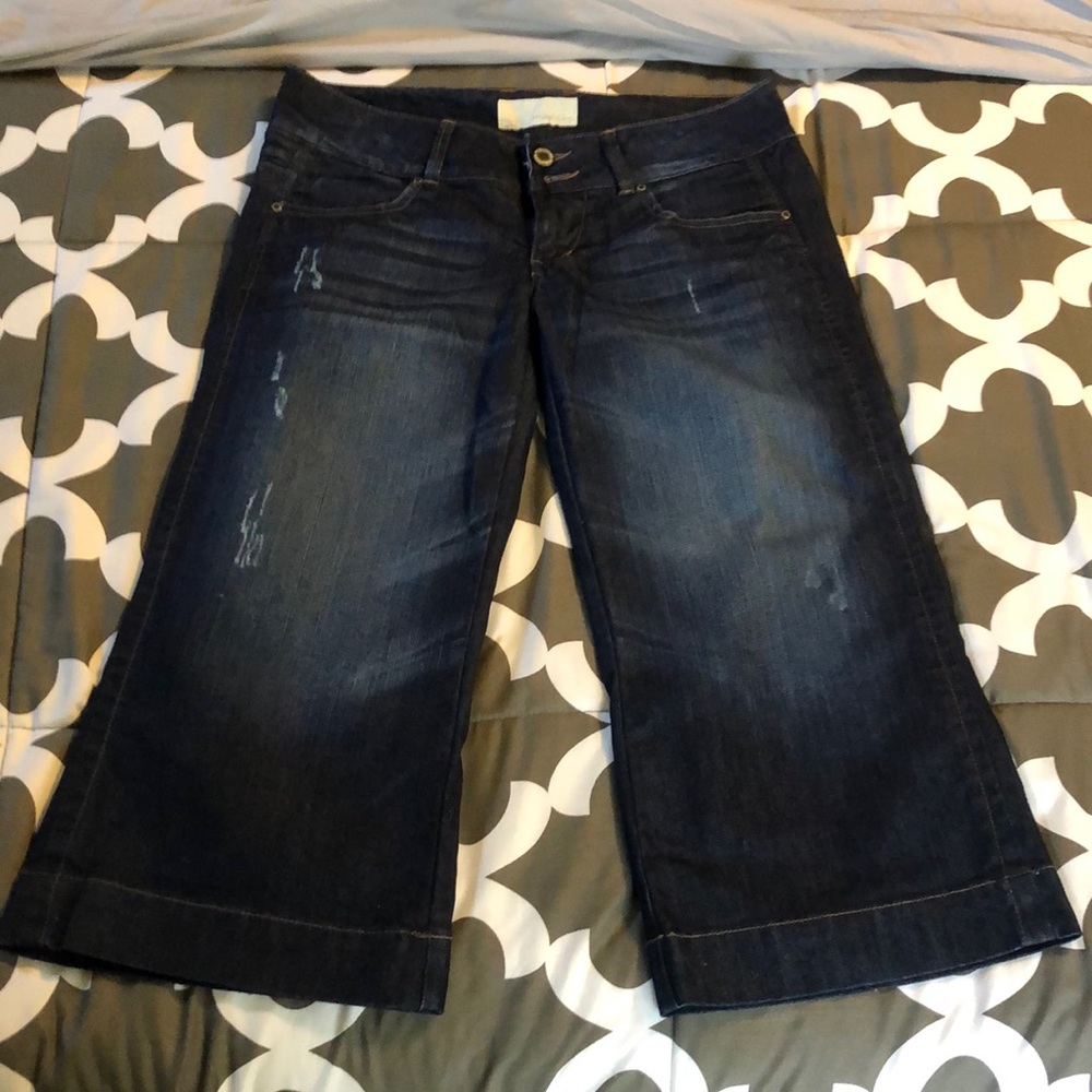Wide leg Capri Jeans.